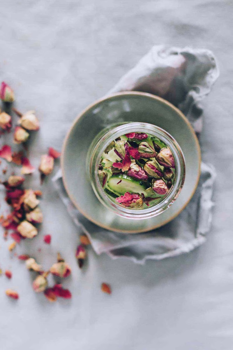 Amigdalota With Rose Water