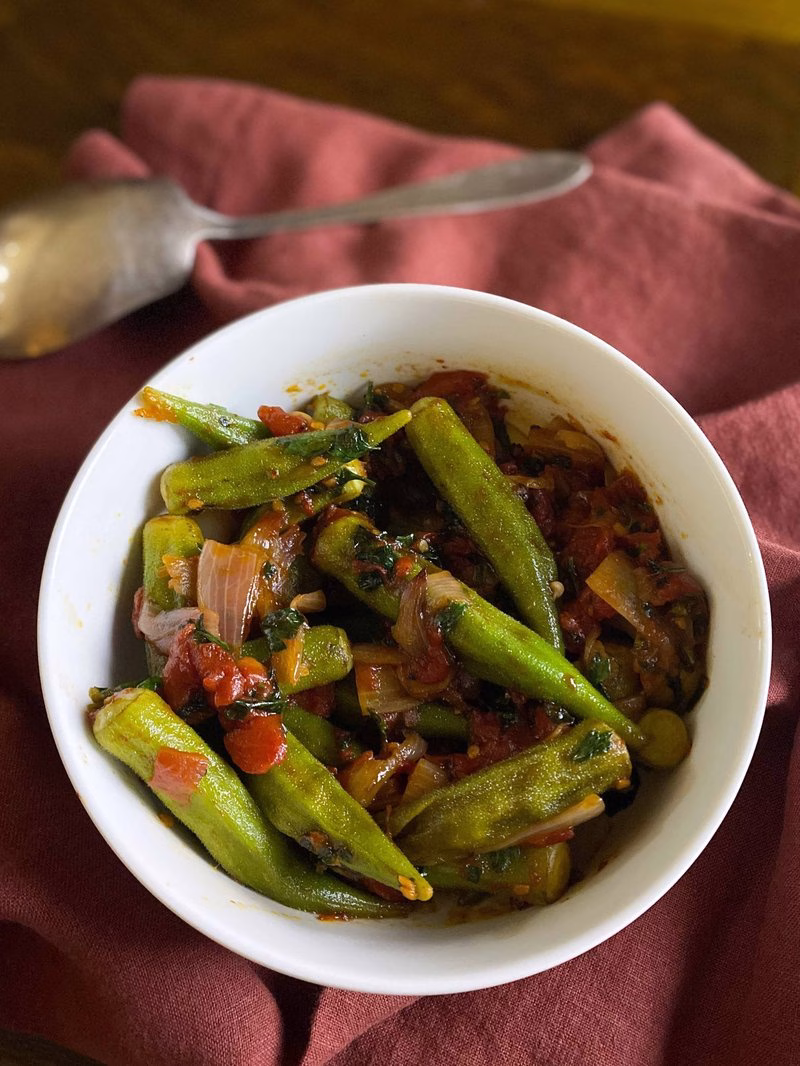 Bamia Bizzait (Okra In Olive Oil)