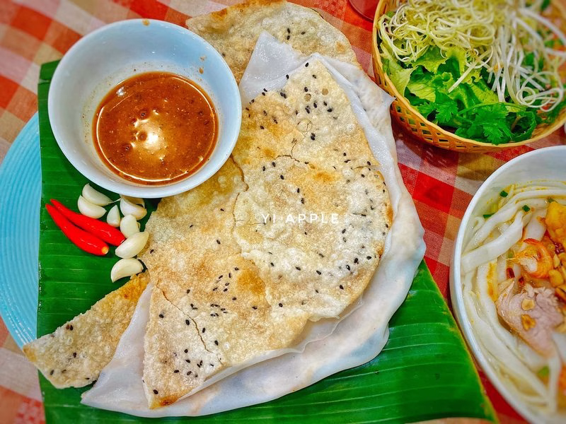 Banh Dap (Crispy Rice Cake)