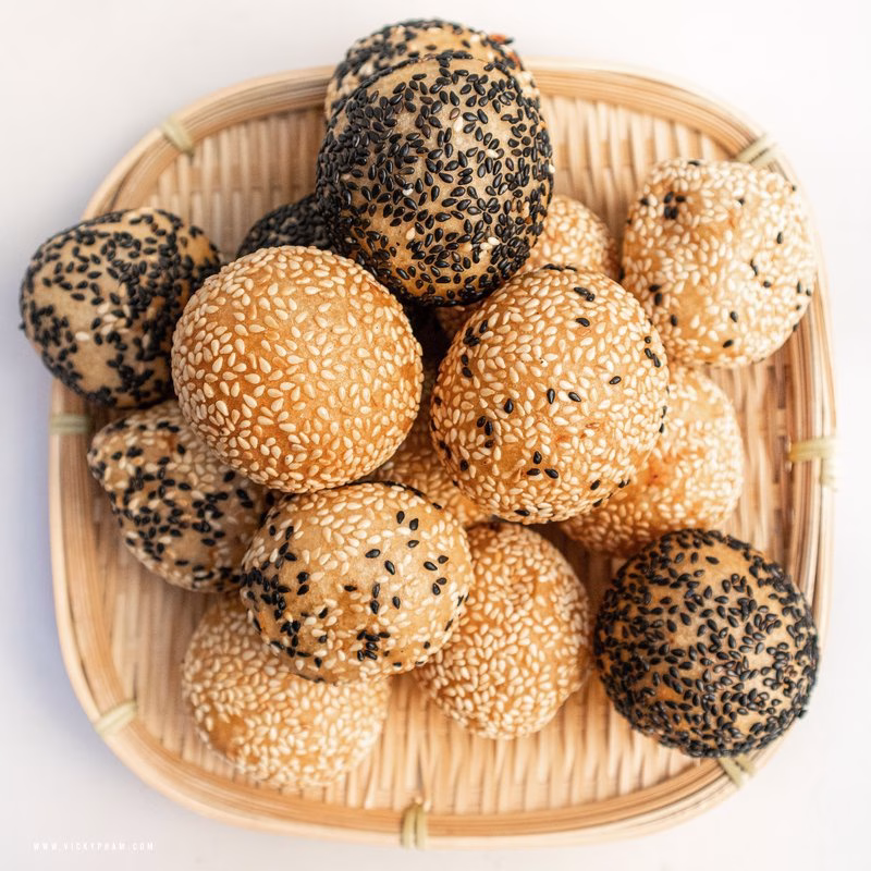 Banh Ran (Vietnamese Sesame Ball)