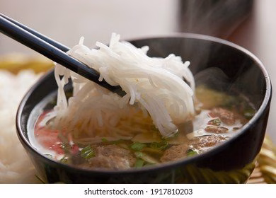 Bun Cha (Grilled Pork With Noodles)