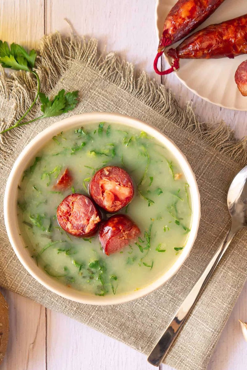Caldo Verde Com Linguiça (Green Soup With Sausage)