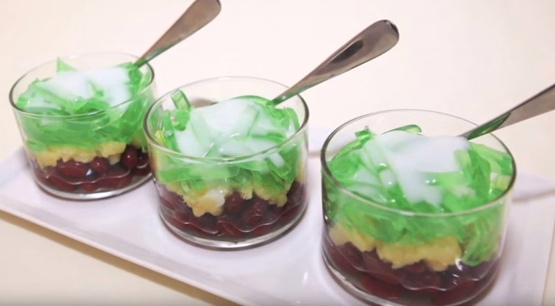 Che Ba Mau (Three-Color Dessert)