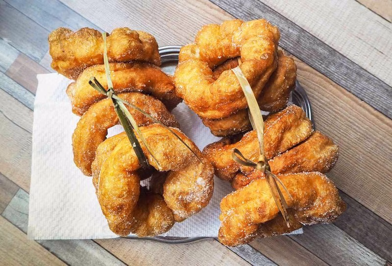 Chfenj (Moroccan Doughnuts)