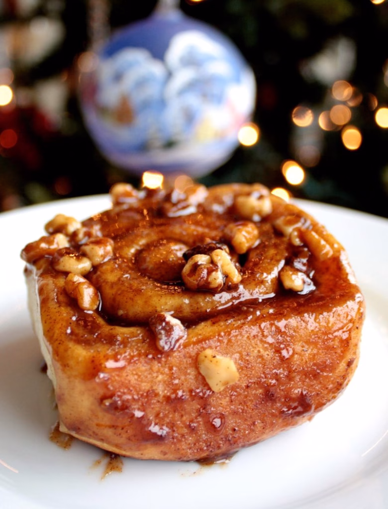 Cinnamon Roll With Nuts Recipe - Cook Your Yummy Cuisine