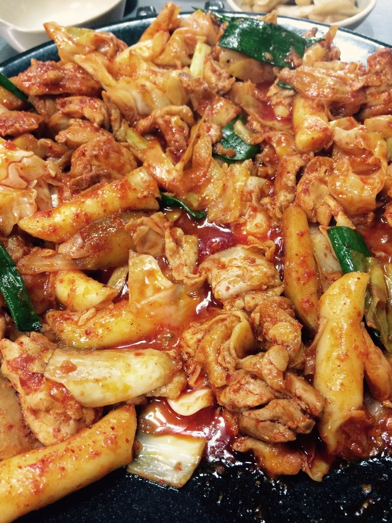 Dakgalbi (Spicy Stir-Fried Chicken)