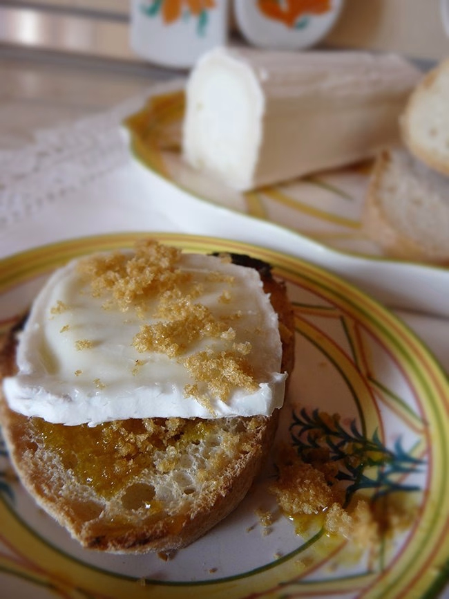 Queso De Cabra Con Miel (Goat Cheese With Honey)