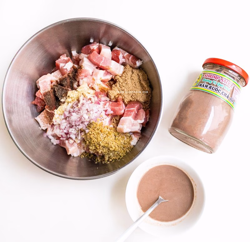 Thit Luoc Mam Ruoc (Boiled Pork With Shrimp Paste)